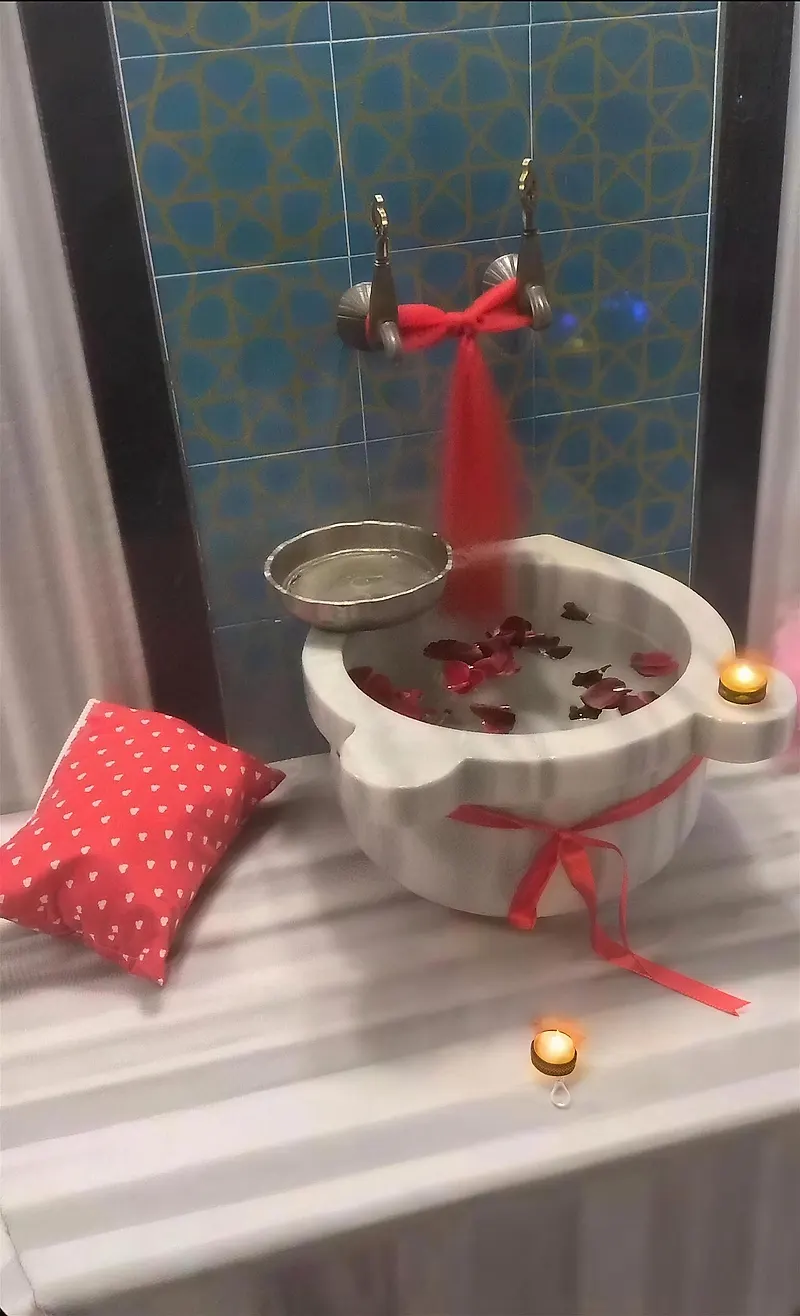 Geleneksel hamam kurnası detayı